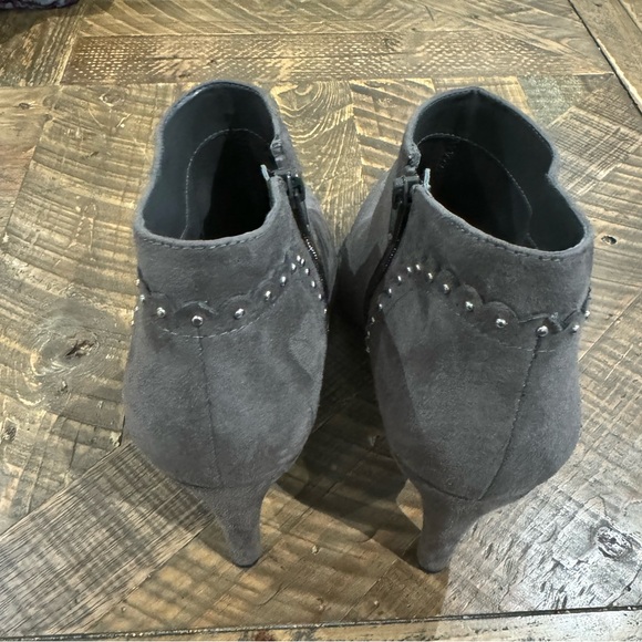 Liz Claiborne Flex Form Gray Faux Suede Zip Up Pump Heel Studded Booties 9.5 - Picture 8 of 10
